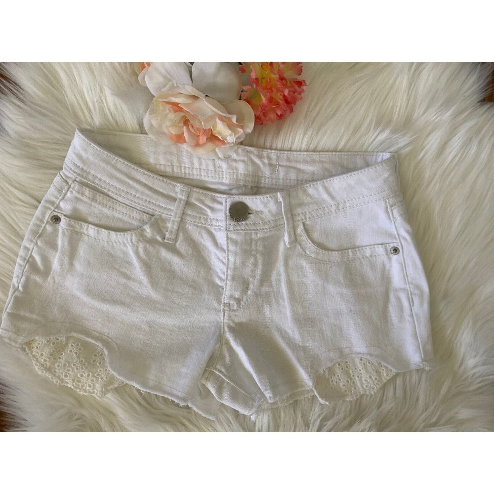 Boho Stretch Cut Off Low Rise Shortie Shorts‎ with White Lace Size 28 5 Pockets